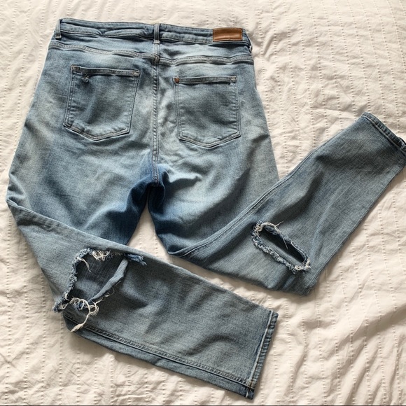 Ripped Jeans - Picture 2 of 5